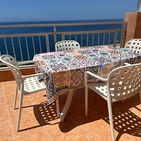 Con Vistas A La Gomera Y La Palma